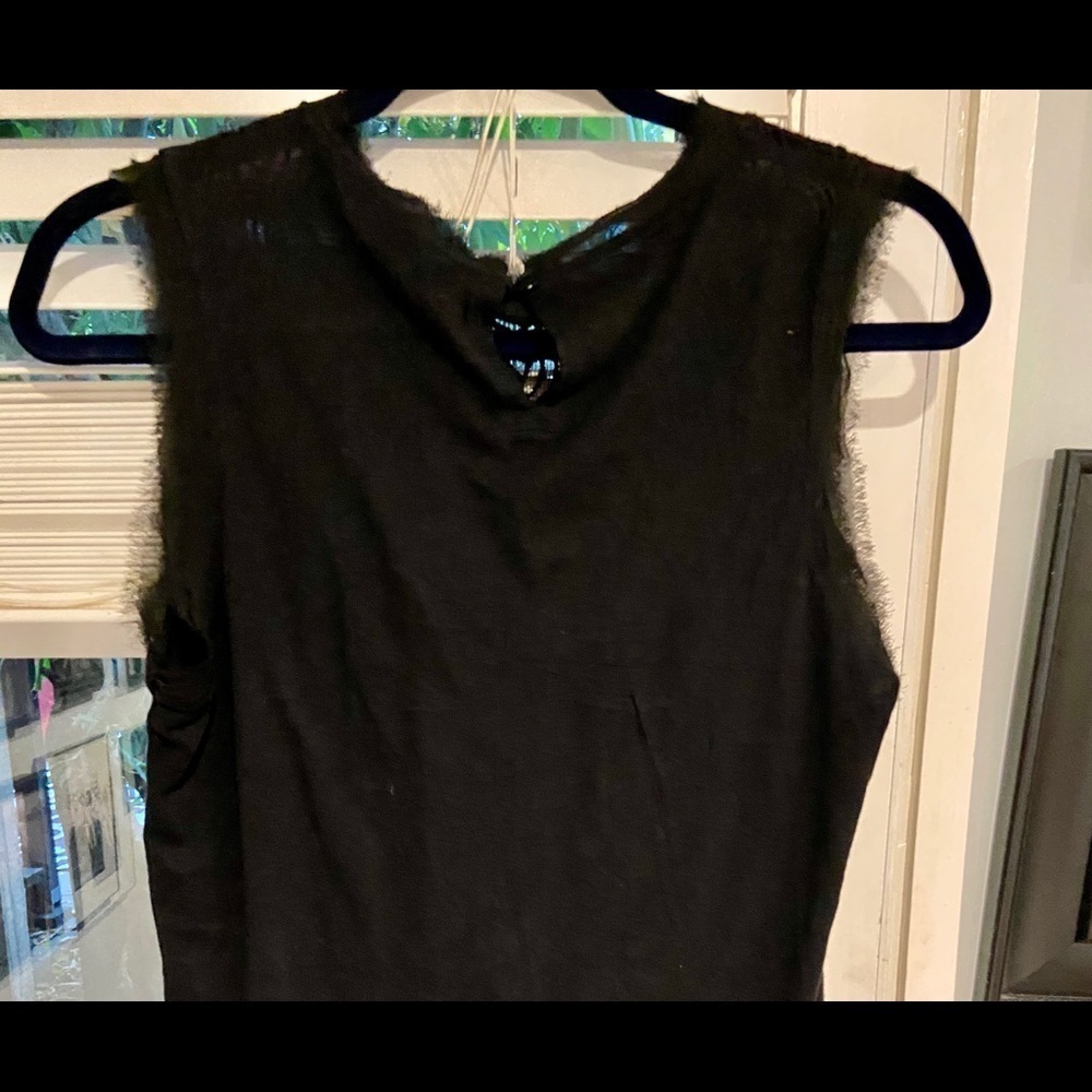 Gap Sleeveless Black Blouse - Picture 3 of 6